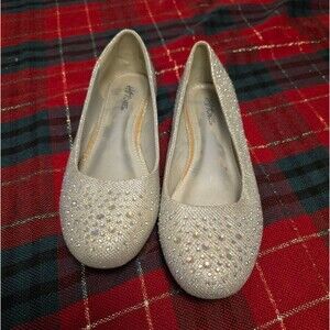 DONATING SOON 🚨Hotcakes rhinestone flats